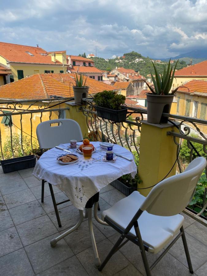 Maison De Vacances Avec Grande Terrasse Ombragee Holiday home Imperia